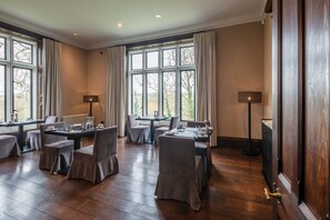 デラックス ハウス | デスク、アイロン / アイロン台、WiFi (無料)、ベッドシーツ