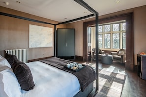 Habitación doble, 1 cama King size (Shower) | Escritorio, tabla de planchar con plancha, wifi gratis y ropa de cama