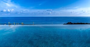 Outdoor pool, an infinity pool, sun loungers - Faro Capo Spartivento (Domus de Maria)