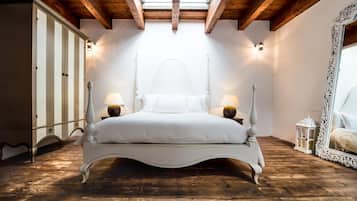 Suite, Garden View, Annex Building | Minibar, in-room safe, desk, soundproofing