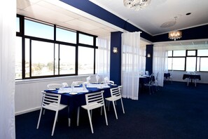 Breakfast and dinner served - Hoedjiesbaai Hotel (Saldanha)
