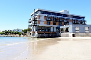 On the beach, white sand - Hoedjiesbaai Hotel (Saldanha)