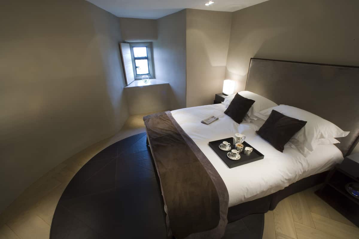 Chambre Double, 1 trĂšs grand lit (Nest)