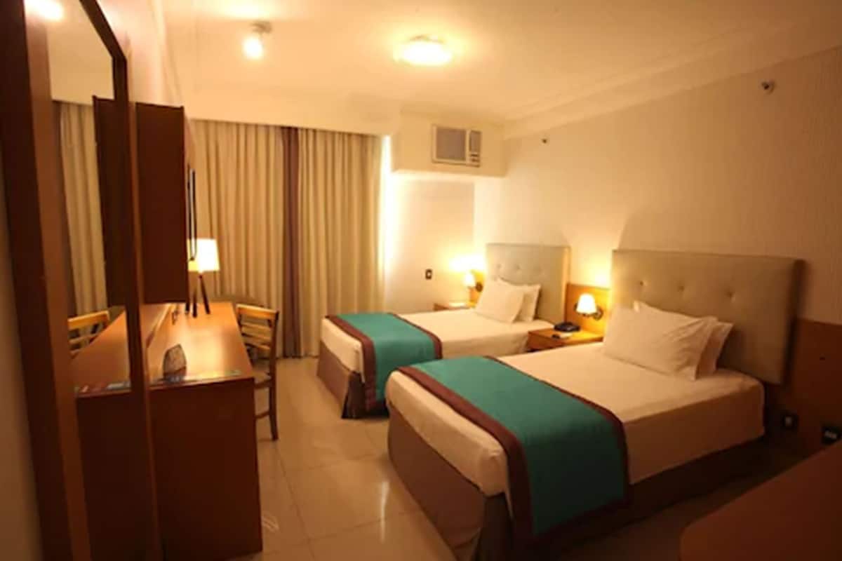Executive Room | Minibar, in-room safe, desk, WiFi (free)
