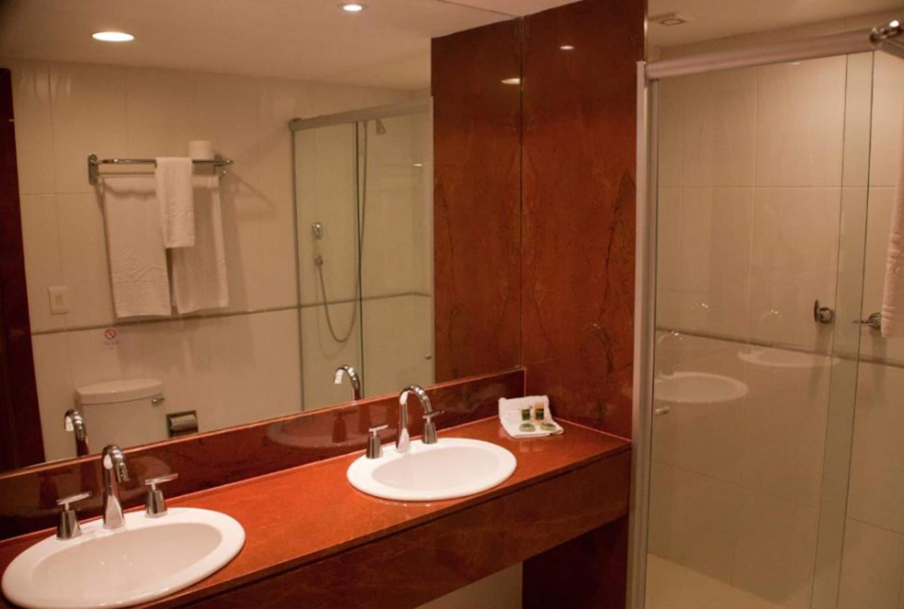 executive room | 1 bedroom, minibar, in-room safe, desk