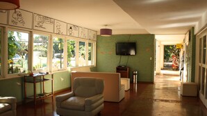 Coin salon dans le hall