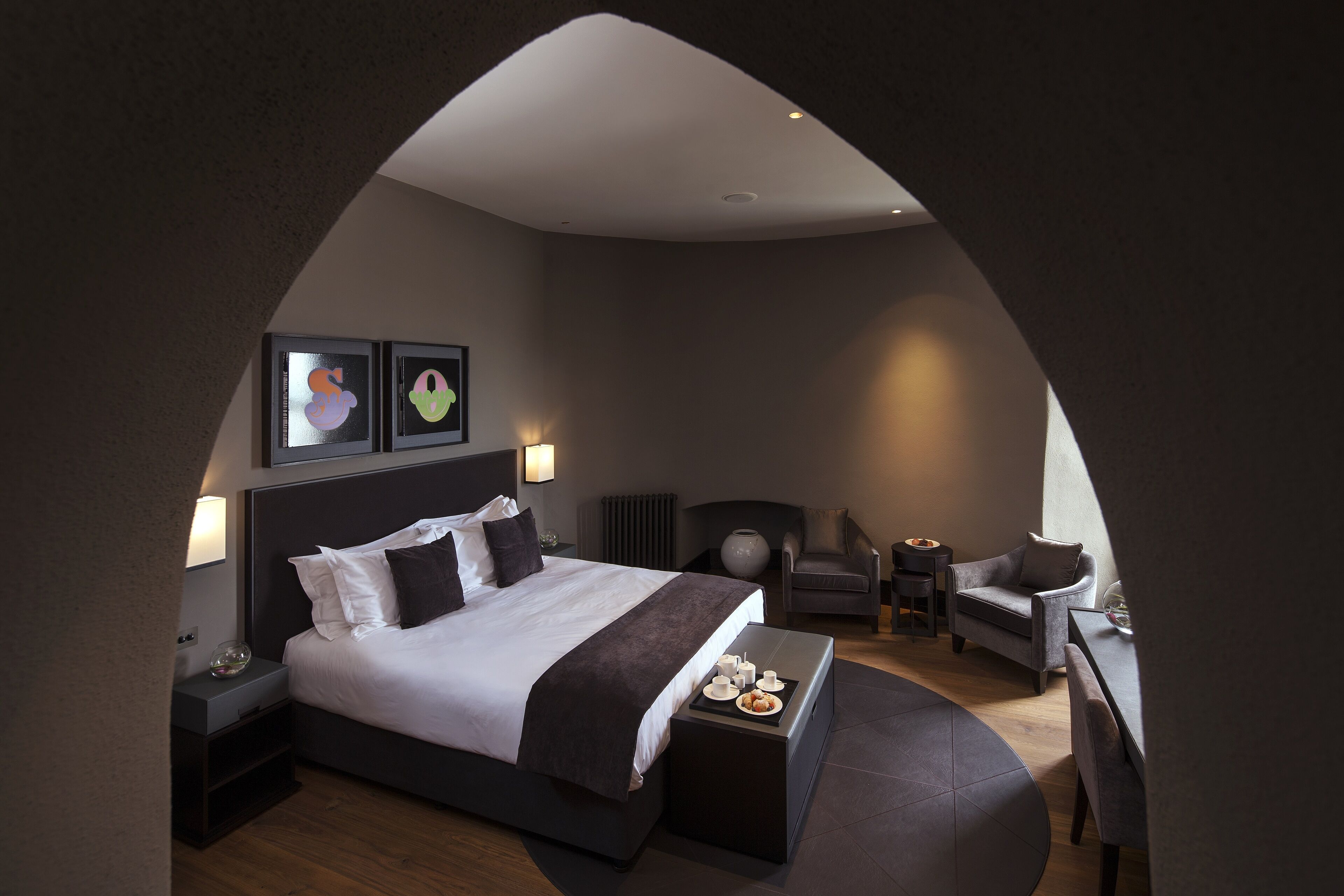 Double Room (Super King - Windmill Indul) | Egyptian cotton sheets, premium bedding, desk, free WiFi
