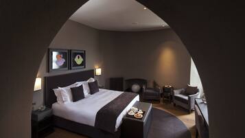 Double Room (Super King - Windmill Indul) | Egyptian cotton sheets, premium bedding, desk, free WiFi