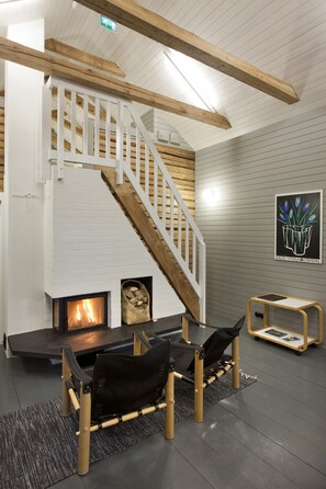 Design-studiosviitti, 1 keskisuuri parisänky | Yksilöllisesti sisustettu, työpöytä, silitysrauta/-lauta, ilmainen Wi-Fi