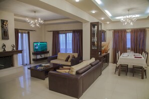 Villa, 4 Bedrooms, Private Pool, Sea View | Living room | 50-inch flat-screen TV with satellite channels, LCD TV, fireplace - Villa Veghera (Kissamos)