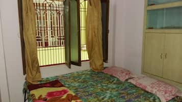 Basic Double Room, 1 Bedroom, City View | Premium bedding, in-room safe, rollaway beds, free WiFi