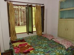 Basic Double Room, 1 Bedroom, City View | Premium bedding, in-room safe, rollaway beds, free WiFi