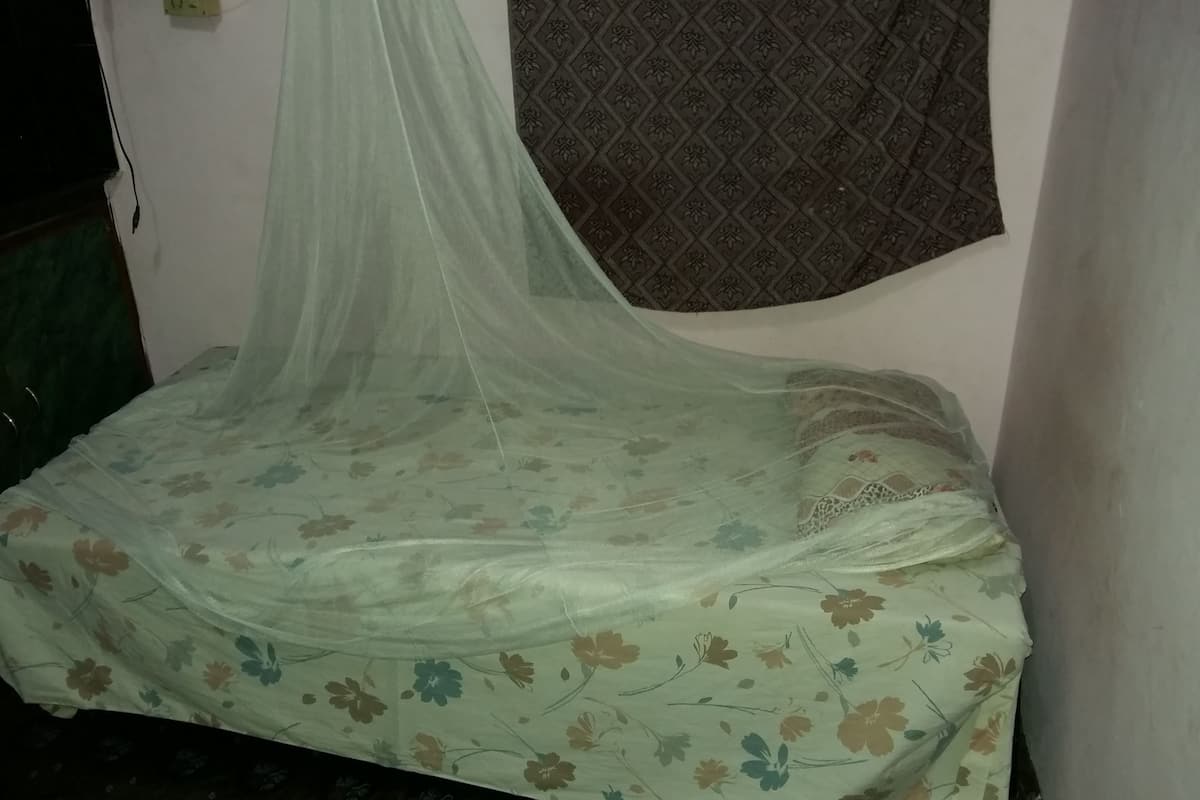 Habitación individual básica, 1 habitación, vista a la ciudad | Ropa de cama de alta calidad y caja de seguridad en la habitación