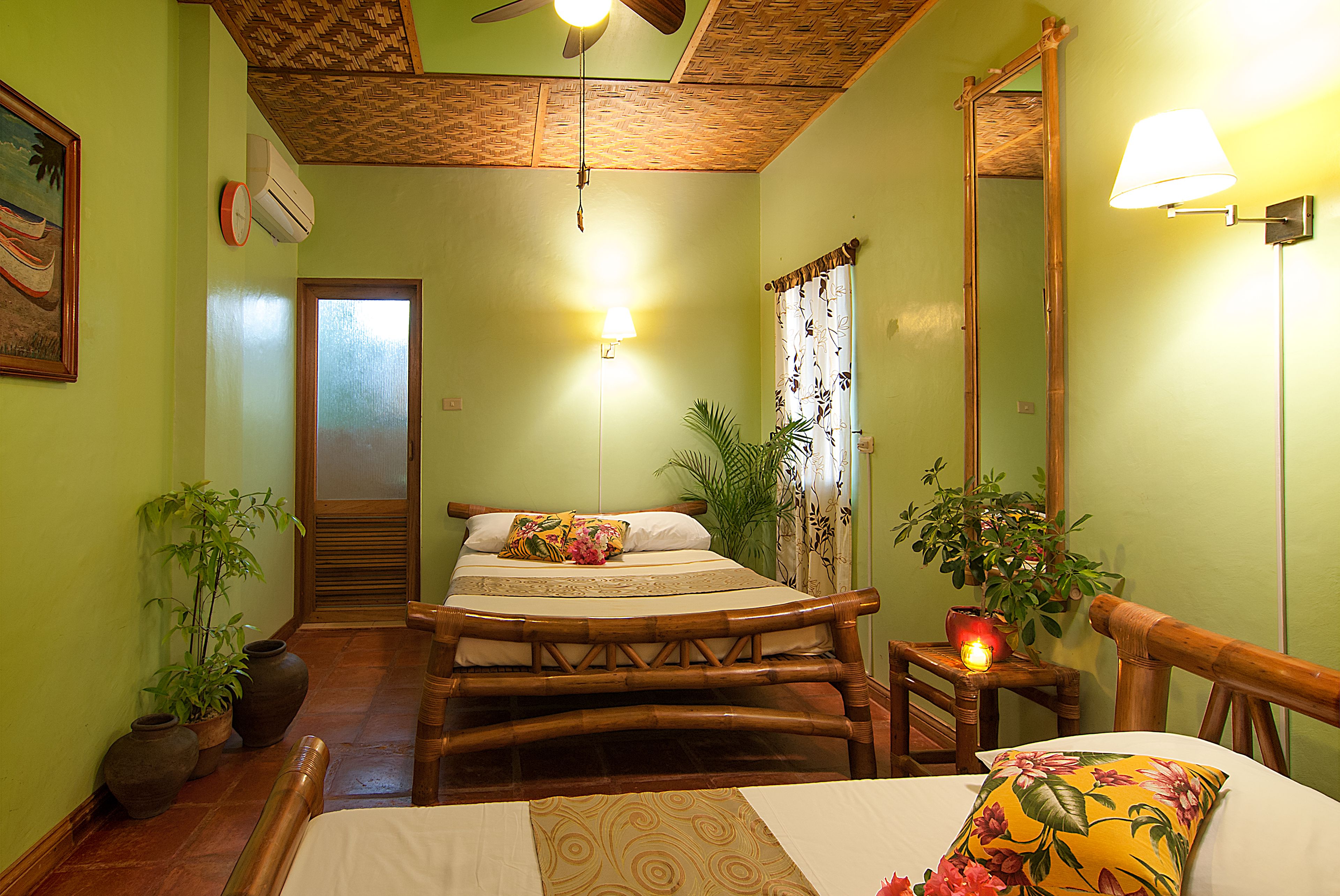 deluxe room | in-room safe, soundproofing, bed sheets