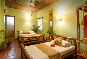 Rom – deluxe | Safe på rommet, lydisolert og sengetøy