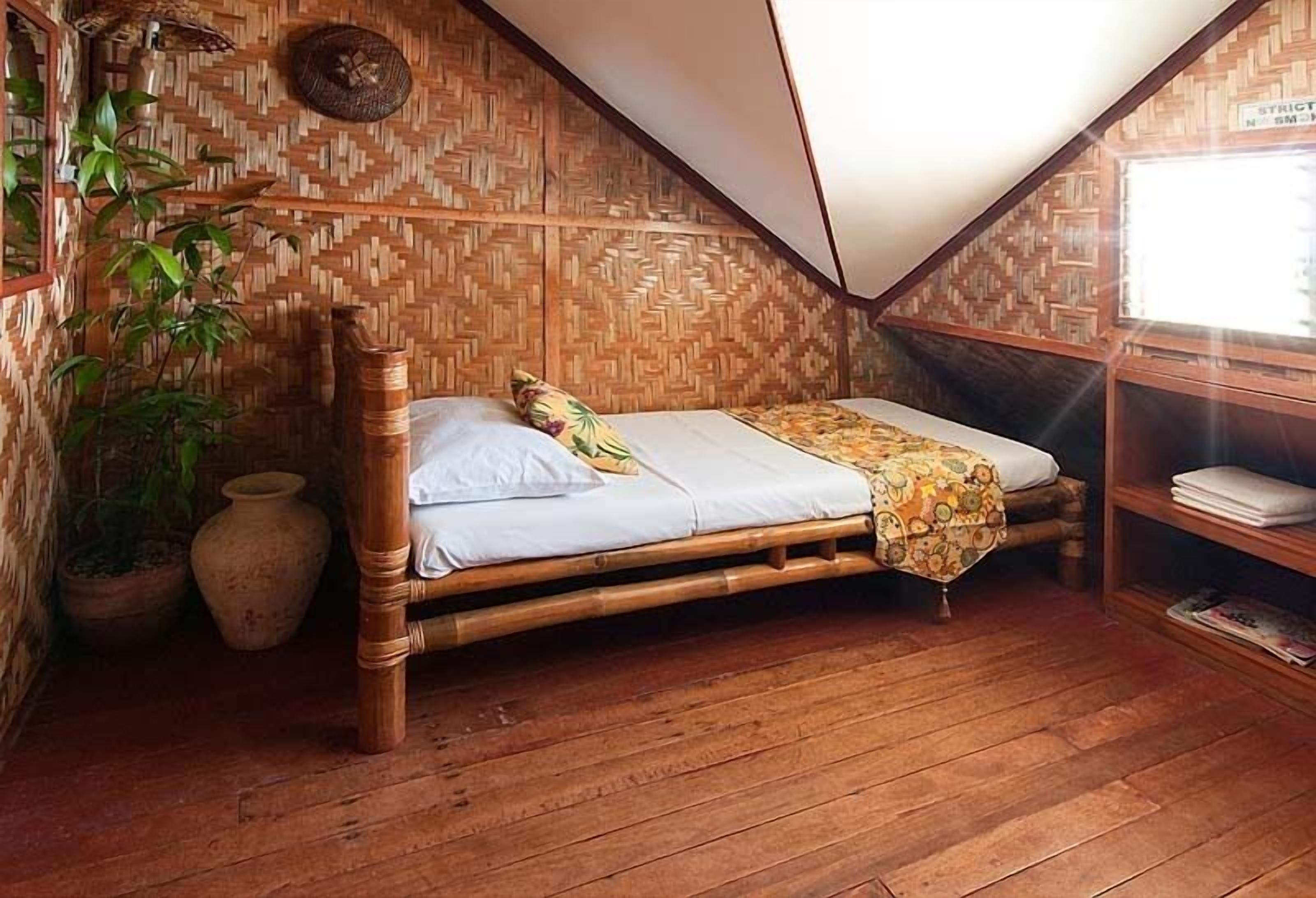 standard room | in-room safe, soundproofing, bed sheets