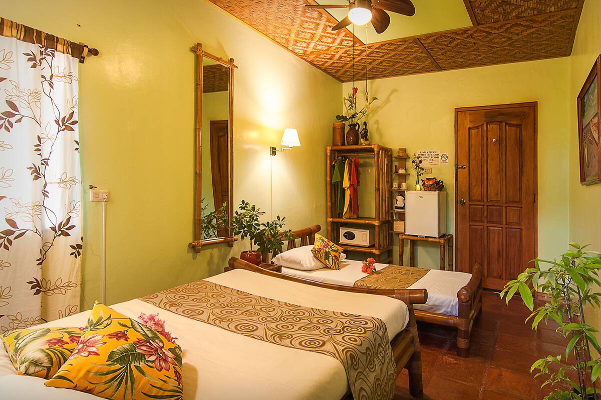 Deluxe Room A/C | In-room safe, soundproofing, bed sheets