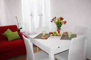 32-inch flat-screen TV with cable channels, TV