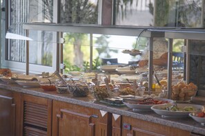 Free daily buffet breakfast - Narr Hotel (Kas)