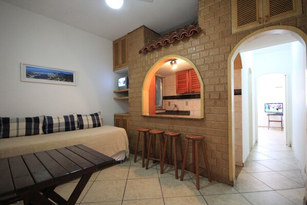 Departamento estándar, 1 habitación, cocineta | Sala de estar | Televisión de pantalla plana