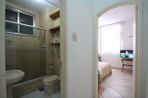 Standard Apartment, 1 Bedroom, Kitchenette | Bathroom