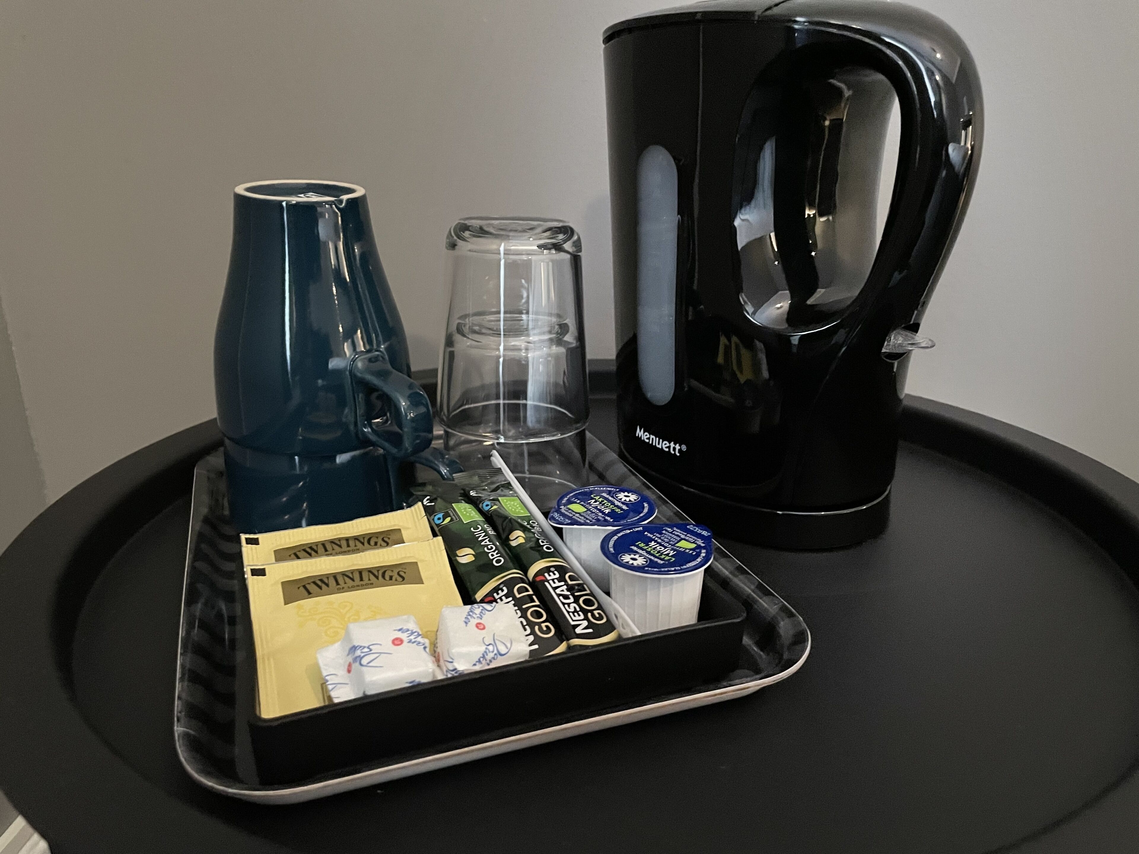 blackout curtains, wifi, bed sheets