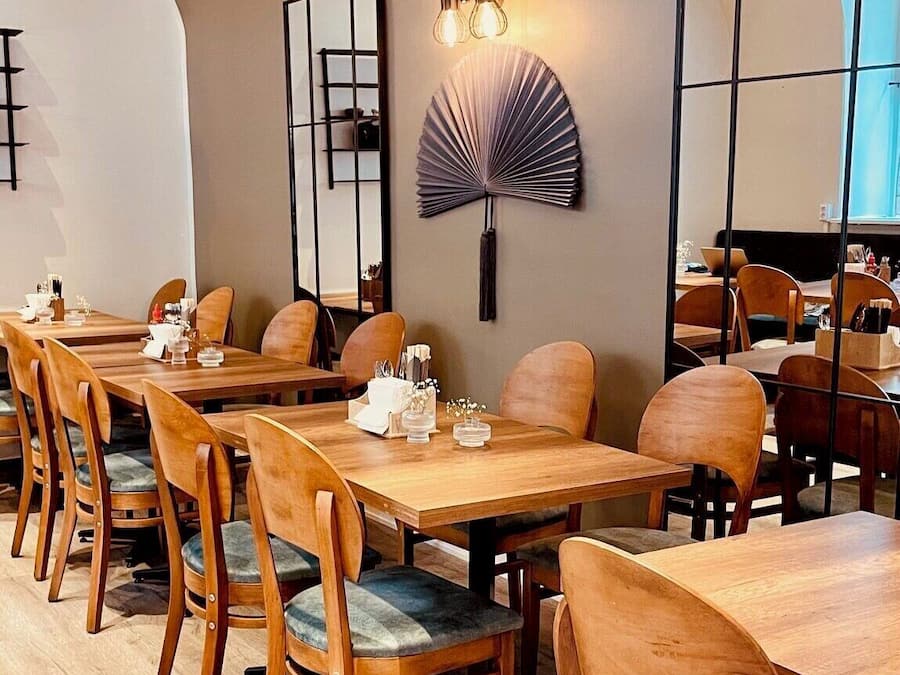 Café da manhã com buffet grátis todos os dias