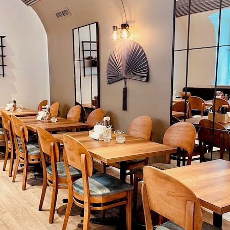 包含每日自助早餐