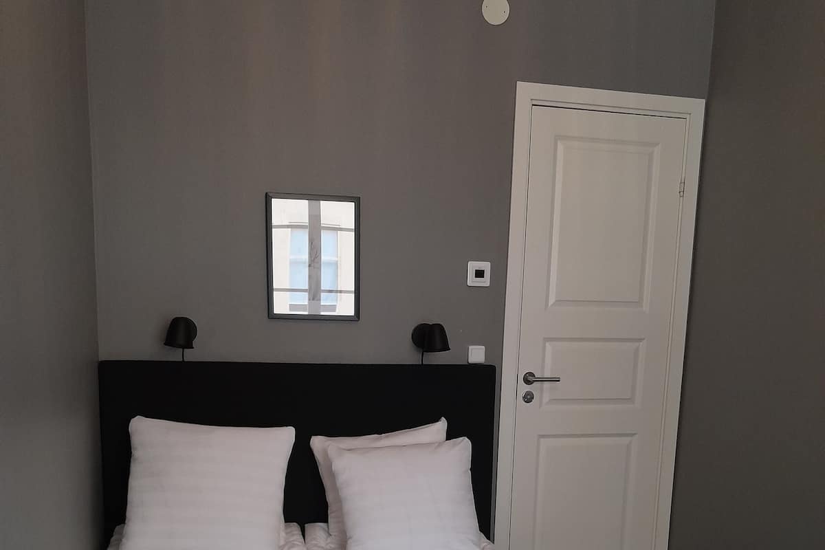 Deluxe Single Room | Blackout drapes, WiFi, bed sheets