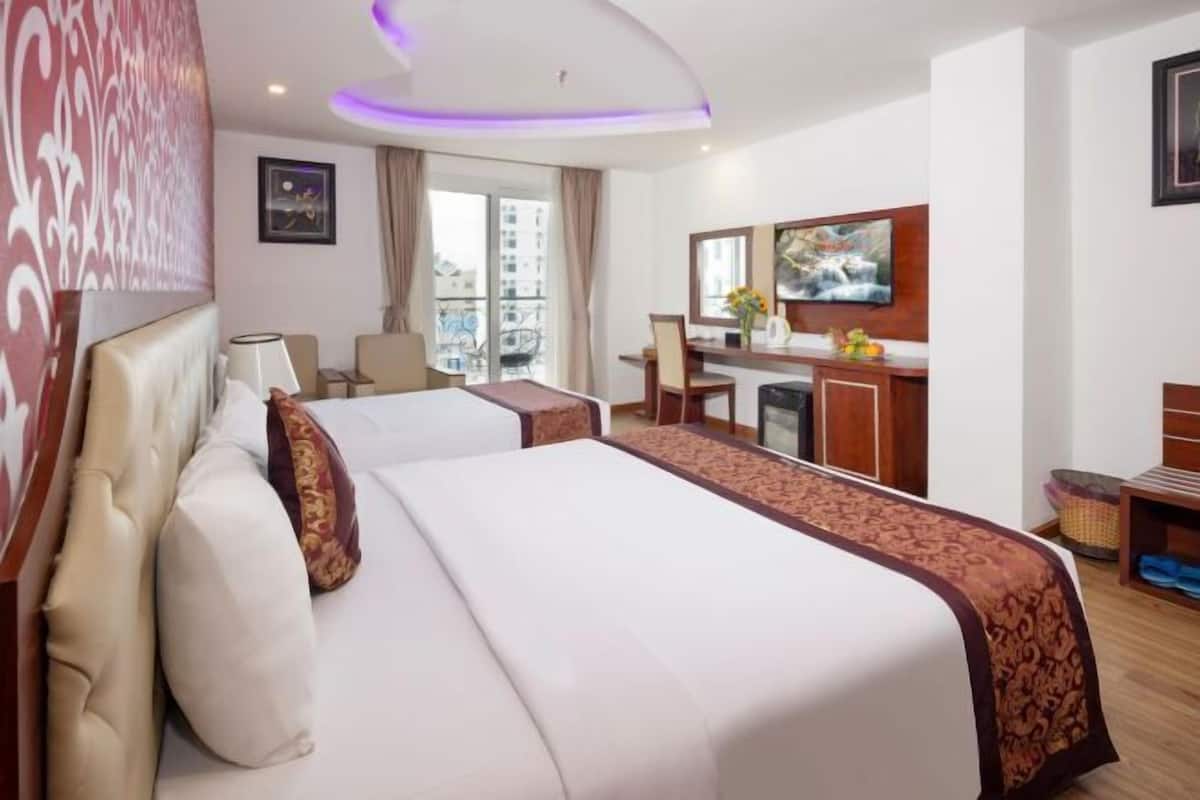 1 bedroom, premium bedding, memory-foam beds, minibar