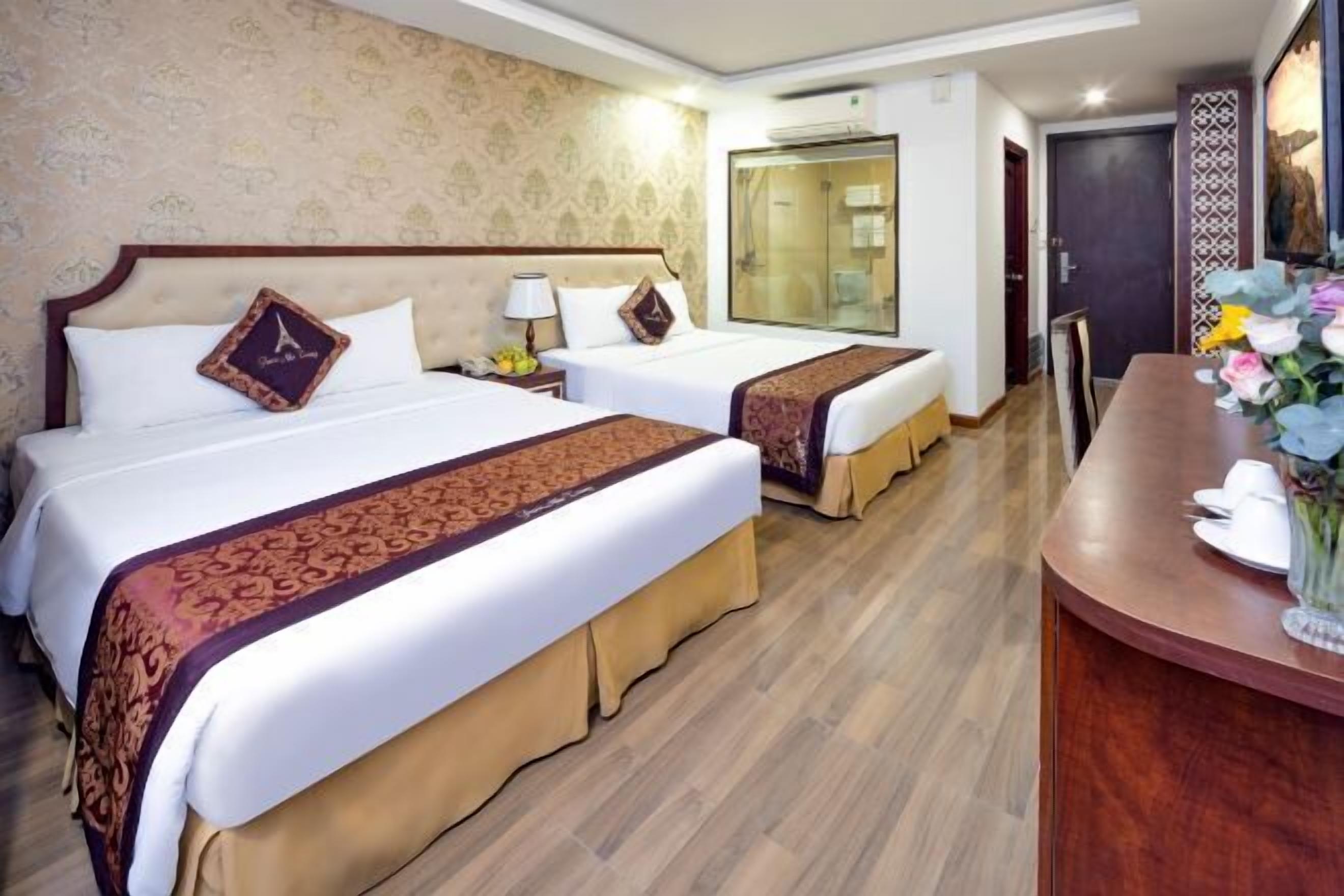 Hochwertige Bettwaren, Betten mit Memory-Foam-Matratzen, Minibar