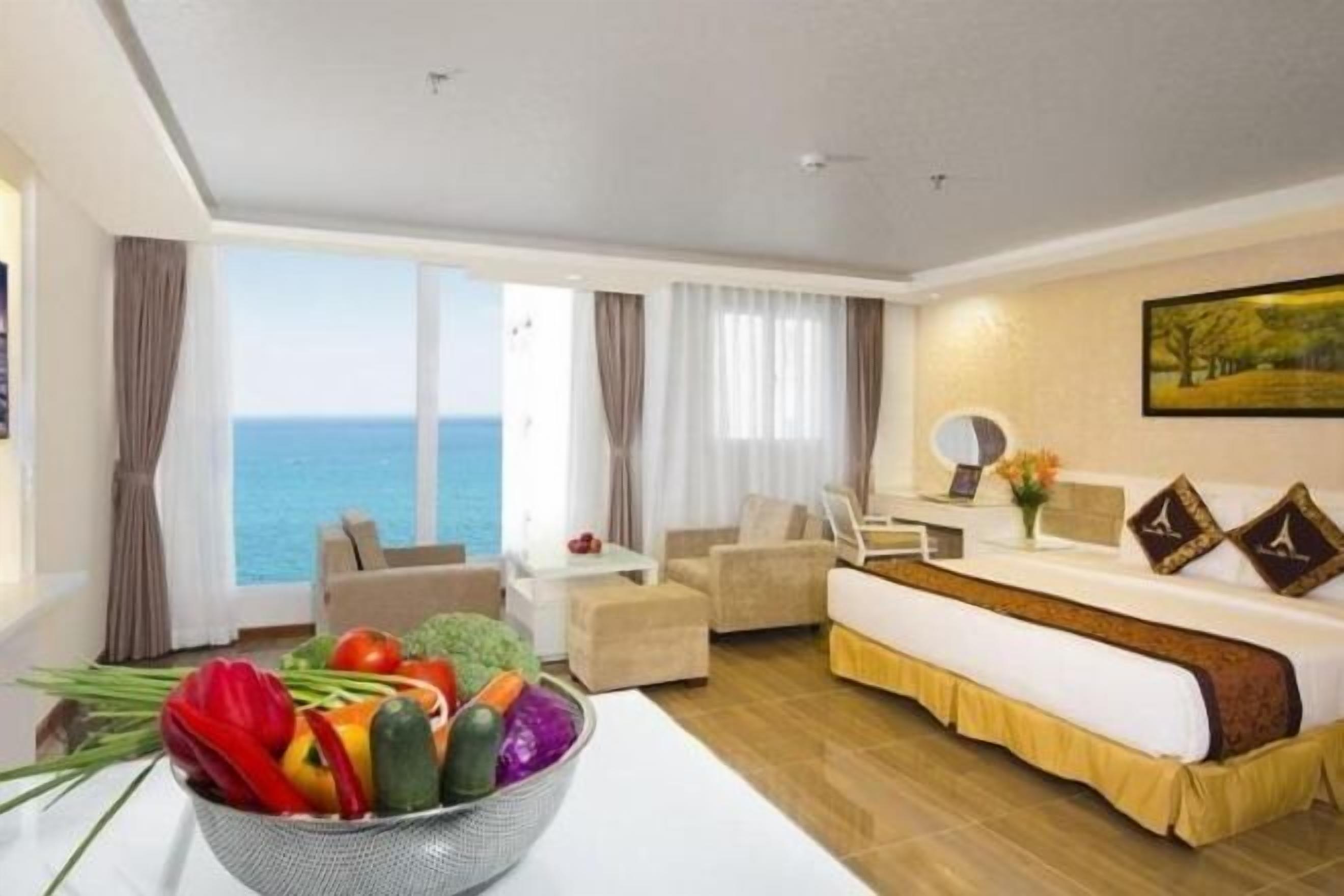 Hochwertige Bettwaren, Betten mit Memory-Foam-Matratzen, Minibar