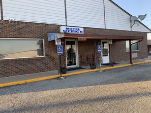 Reception - Economy Inn (Garnett)