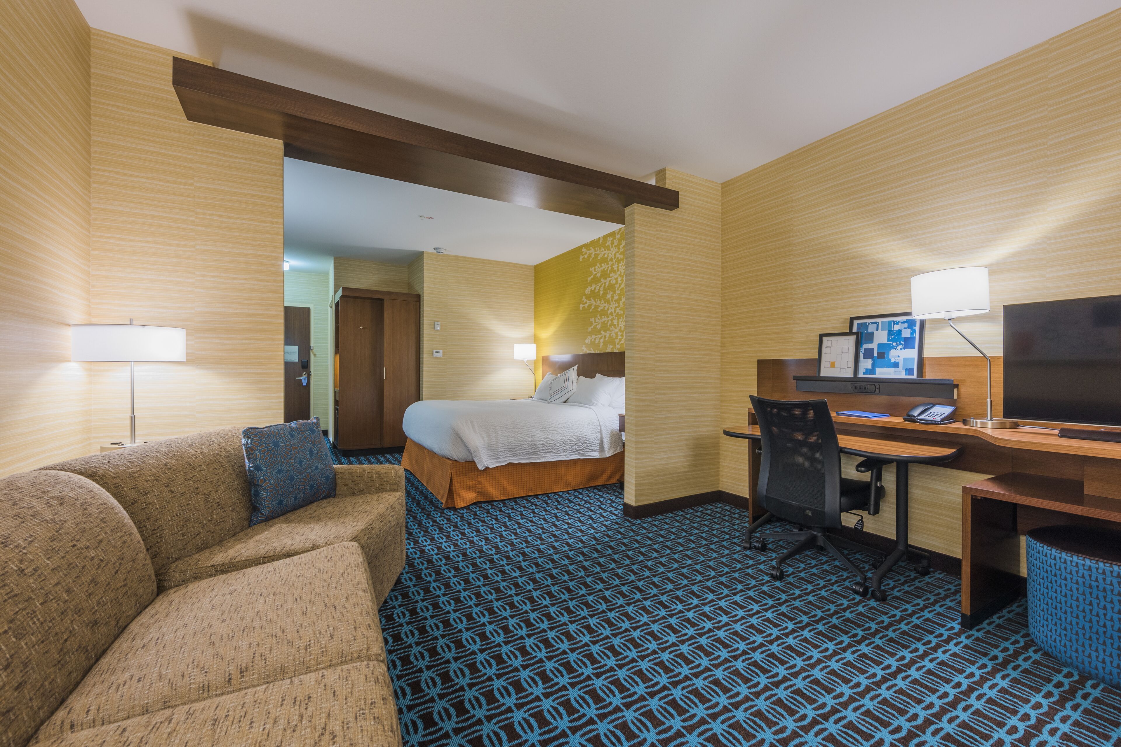 in-room safe, desk, laptop workspace, blackout curtains