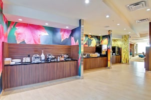 Café da manhã com buffet grátis todos os dias