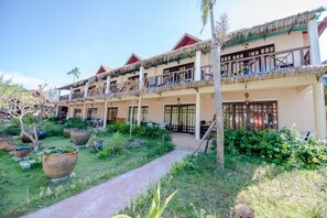 Property grounds - Banana Beach Resort (Ko Lanta)