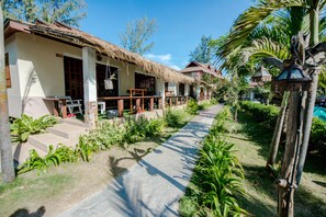 Property grounds - Banana Beach Resort (Ko Lanta)