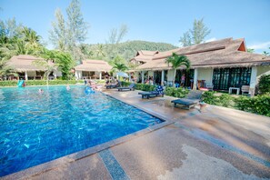 Outdoor pool - Banana Beach Resort (Ko Lanta)