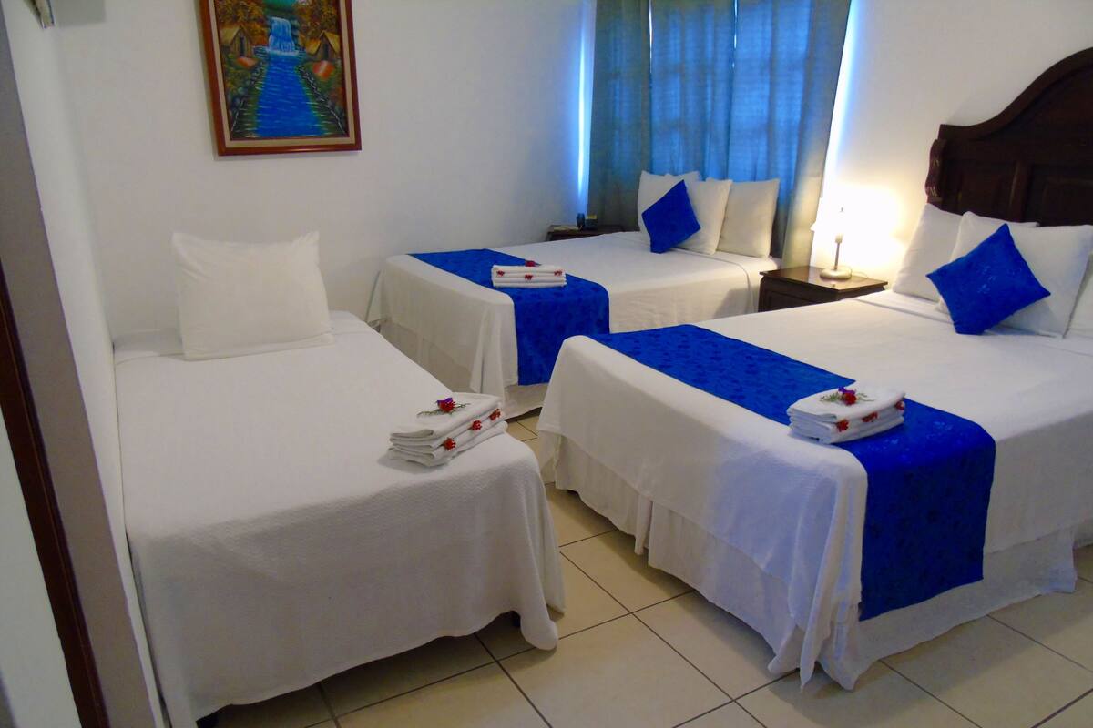 Standard Triple Room | Desk, WiFi (free)