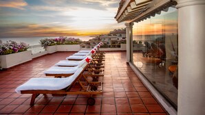 Egyptian cotton sheets, premium bedding, down duvets, pillow-top beds - Family Luxury Suites by Velas Vallarta - All Inclusive (Puerto Vallarta)
