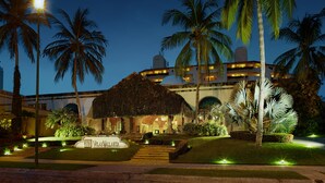 Front of property - Family Luxury Suites by Velas Vallarta - All Inclusive (Puerto Vallarta)