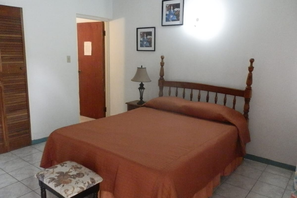 Wifi gratis y ropa de cama