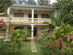 Pintu masuk hartanah