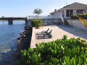 Sun deck - Love At First Sight Hotel (Stafford Creek)