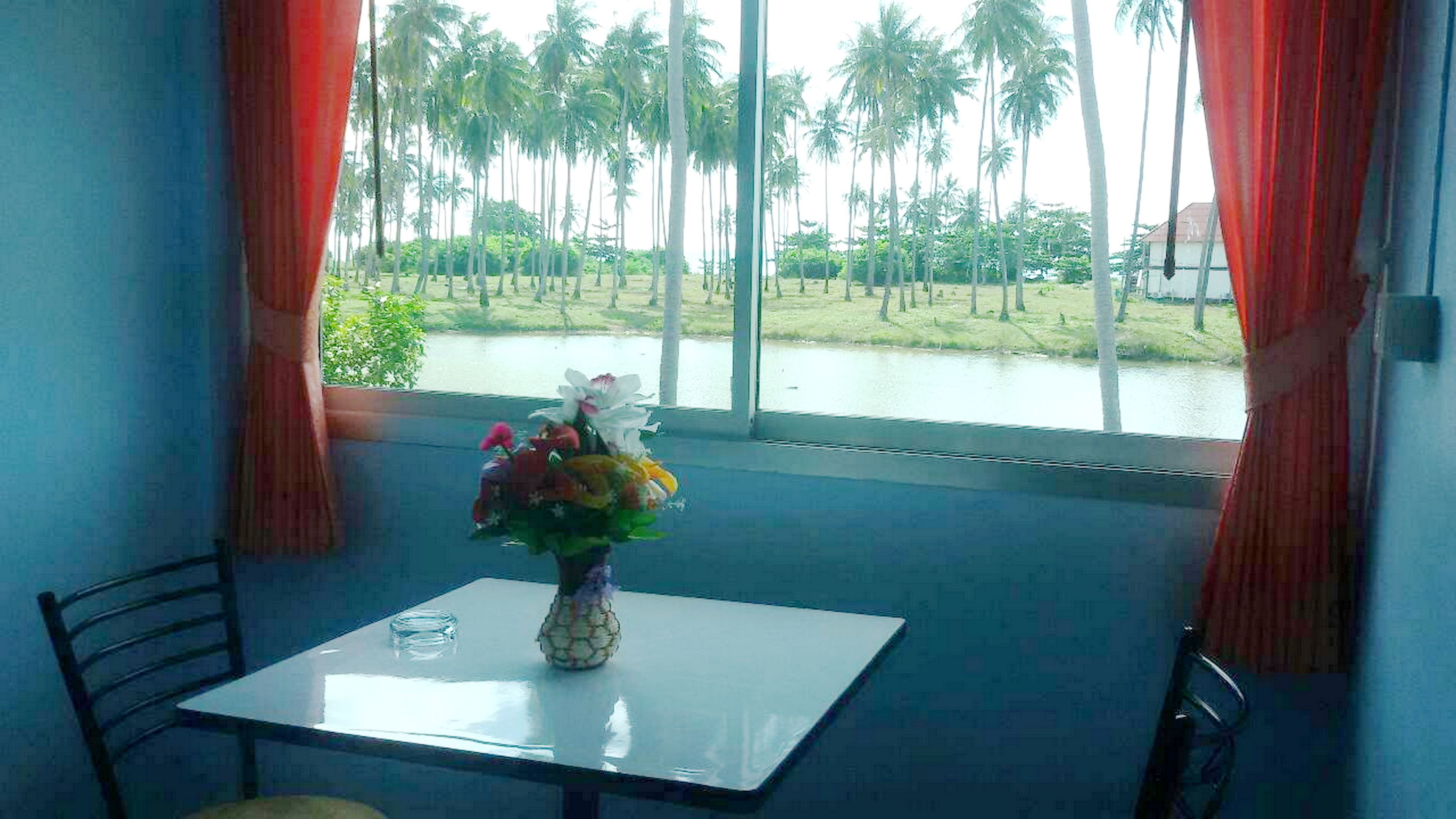 Egyptian cotton sheets, premium bedding, memory-foam beds, in-room safe