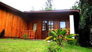 Habitación doble estándar, balcón, vista a la montaña | Terraza o patio