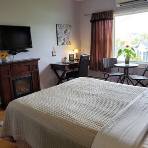 Superior Studio Suite, 1 Queen Bed, Accessible, Valley View | Premium bedding, individually furnished, desk, laptop workspace