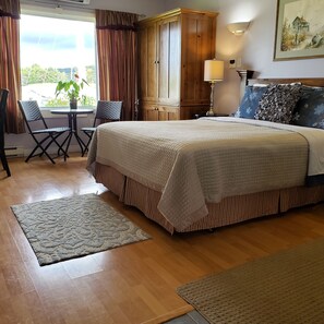 Superior Studio Suite, 1 Queen Bed, Accessible, Valley View | Premium bedding, individually furnished, desk, laptop workspace