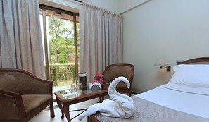 Premium Room | Desk, soundproofing, rollaway beds, free WiFi - Hotel The Metropole (Mawal)