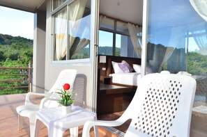 Deluxe Room with Balcony | Terraço/pátio